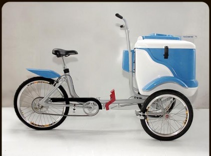 L400 Tricycle Blue/White